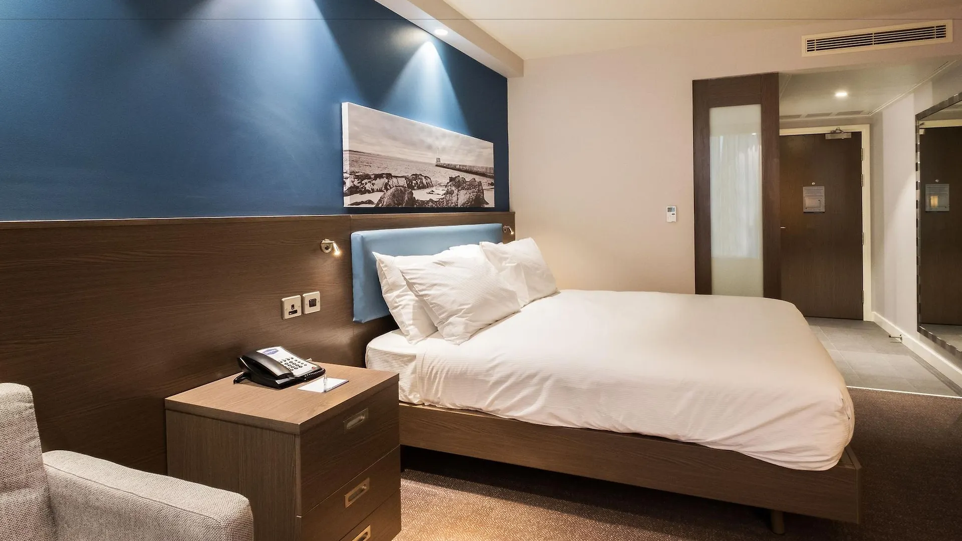 Hampton By Hilton Aberdeen Airport Dyce 3*,